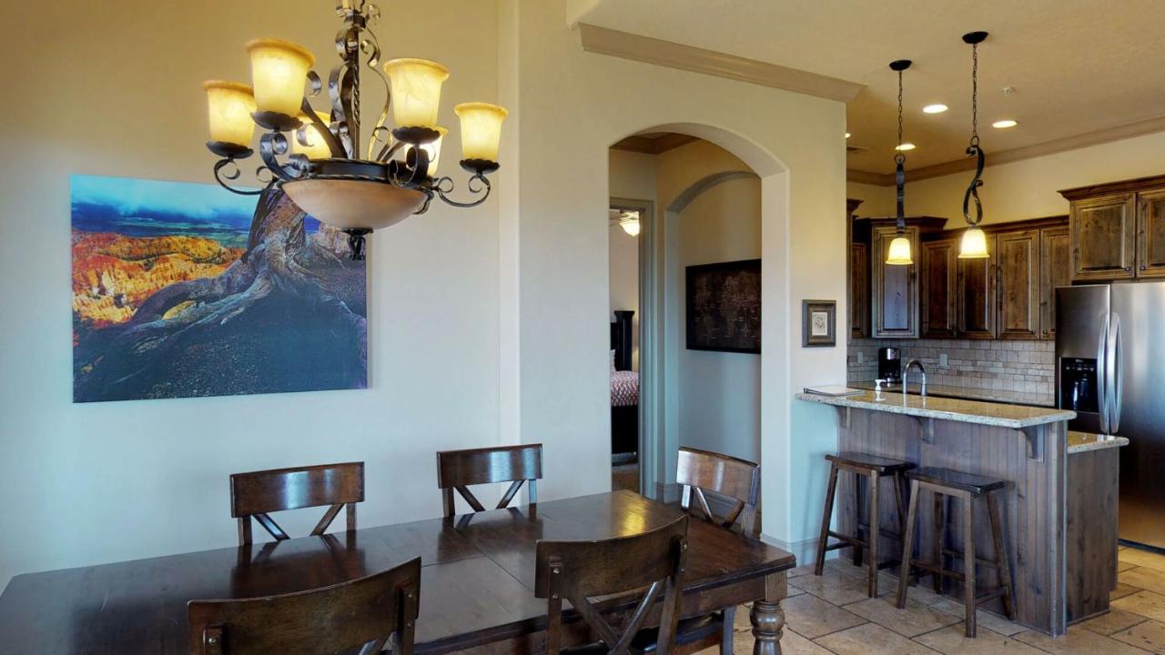 | D13-Amazing Red Cliff View-Third Floor 3-bedroom Sunset View