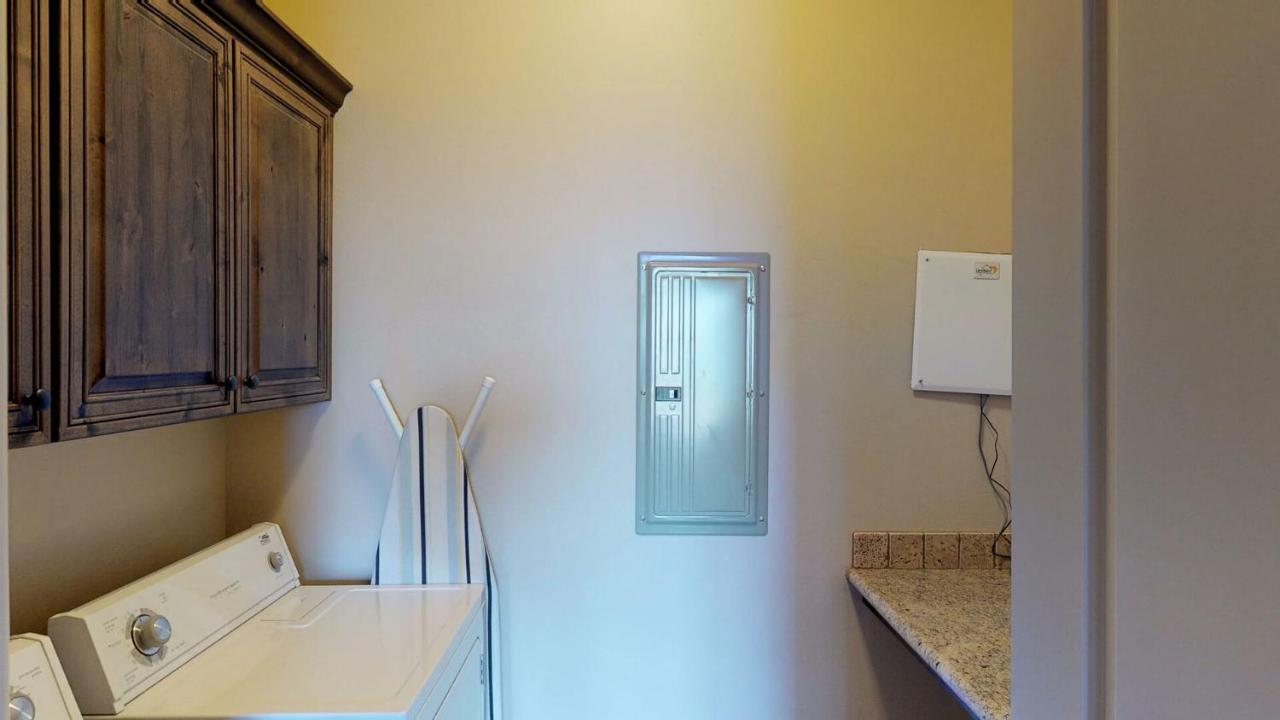 | D13-Amazing Red Cliff View-Third Floor 3-bedroom Sunset View