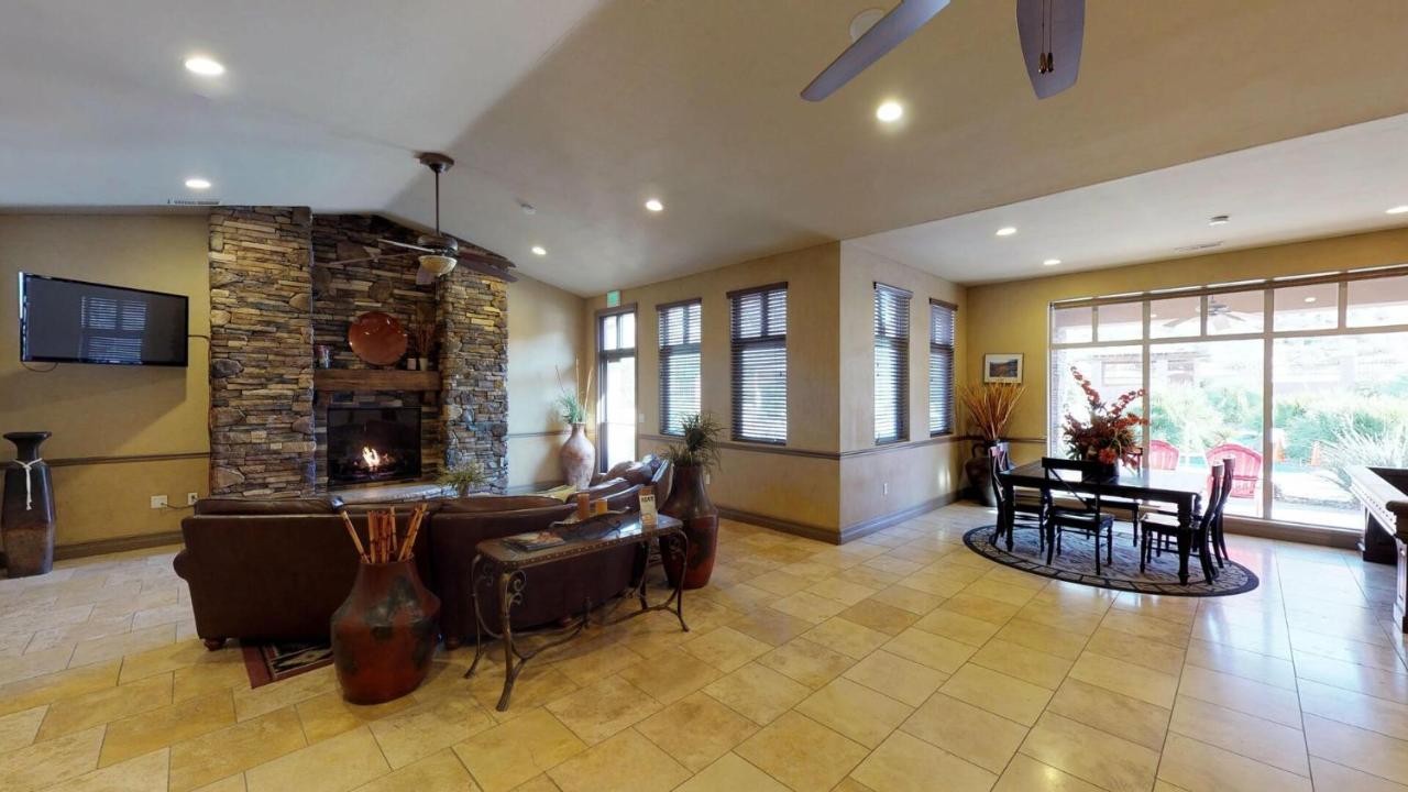 | D13-Amazing Red Cliff View-Third Floor 3-bedroom Sunset View