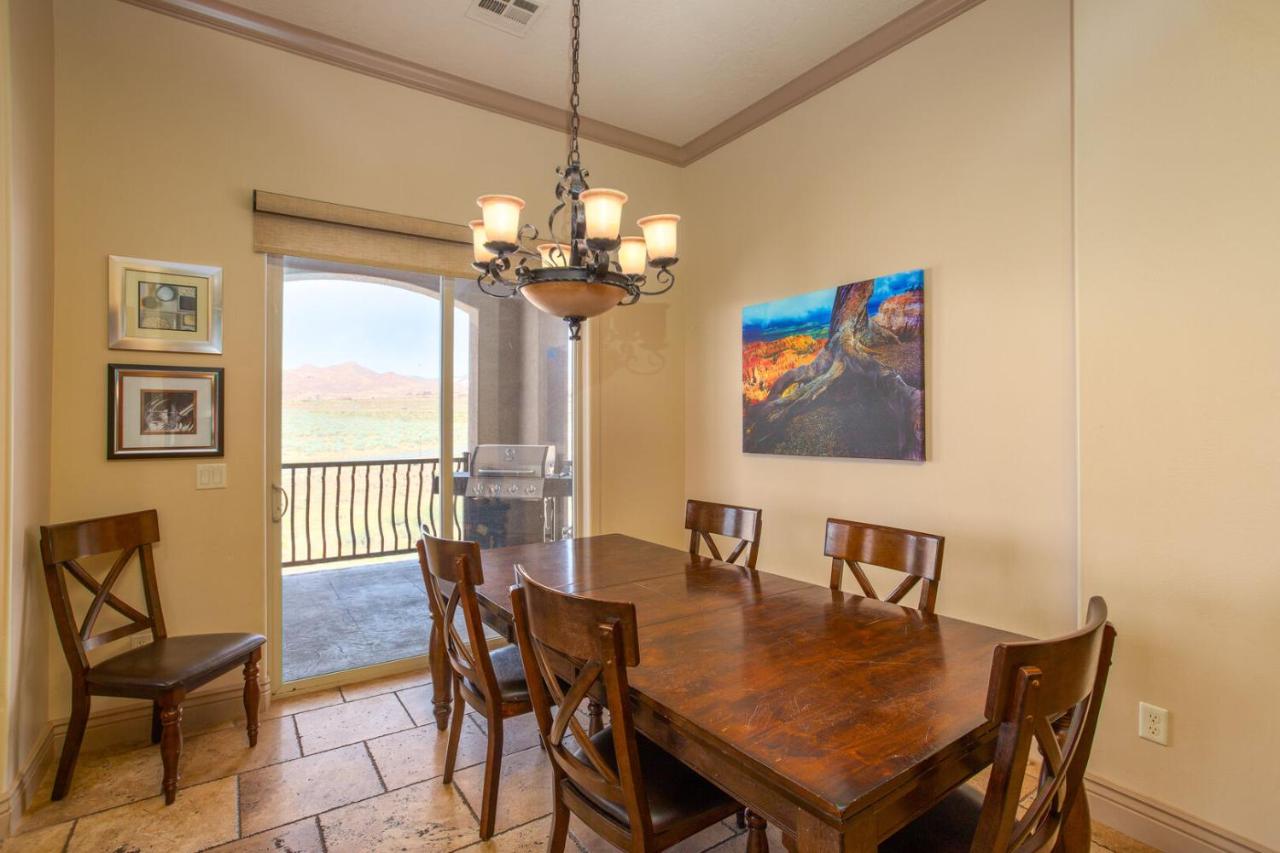| D13-Amazing Red Cliff View-Third Floor 3-bedroom Sunset View