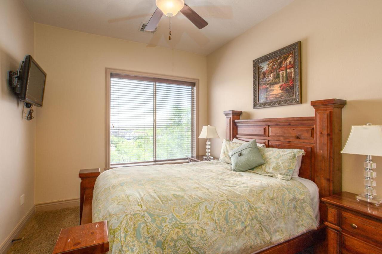| D13-Amazing Red Cliff View-Third Floor 3-bedroom Sunset View