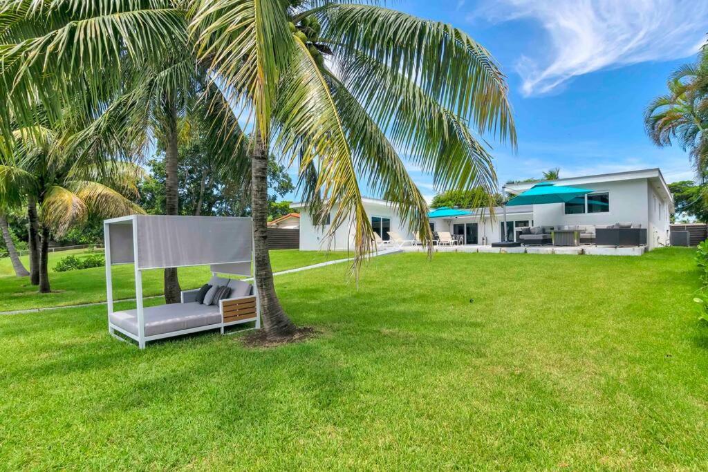 | Luxury Lake Front Miami House
