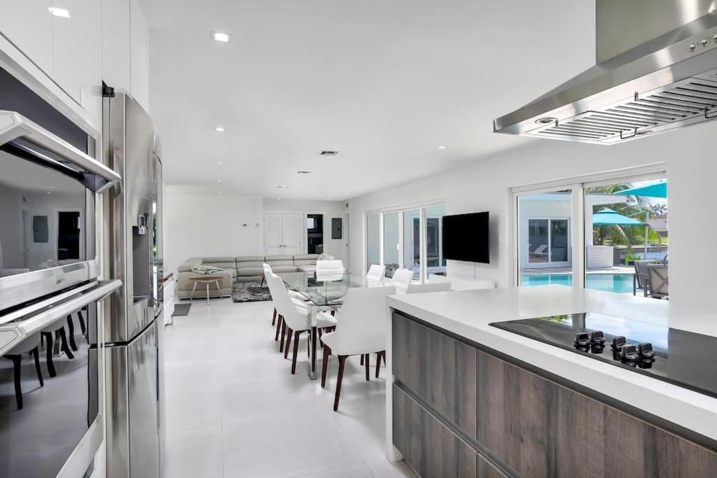 | Luxury Lake Front Miami House