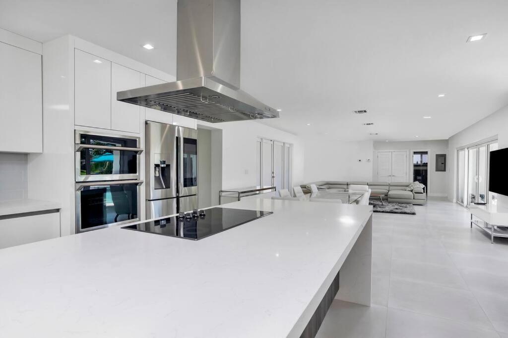 | Luxury Lake Front Miami House