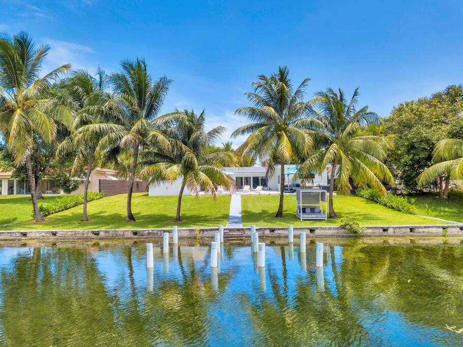 | Luxury Lake Front Miami House