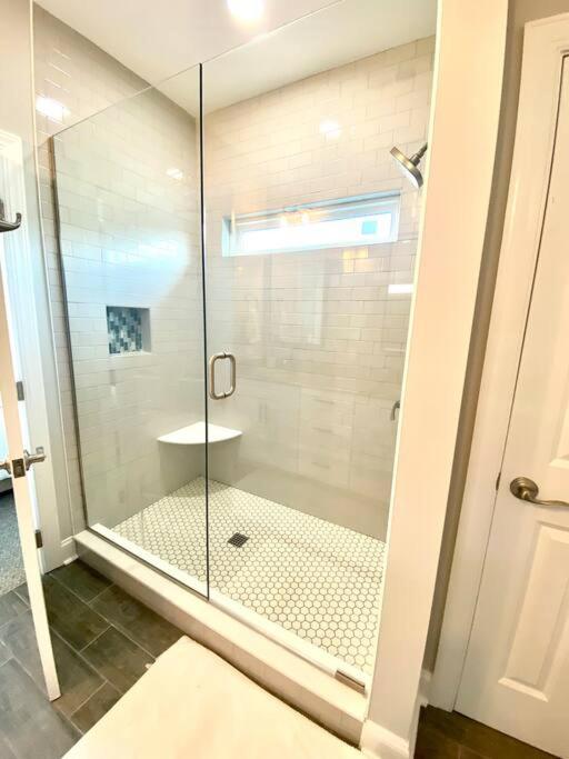 | Henderson Haven 4 BR / 3 BA Villa, Steps to Beach