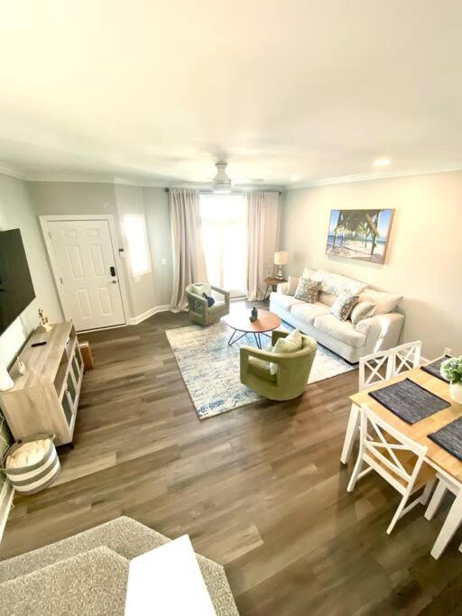 | Henderson Haven 4 BR / 3 BA Villa, Steps to Beach