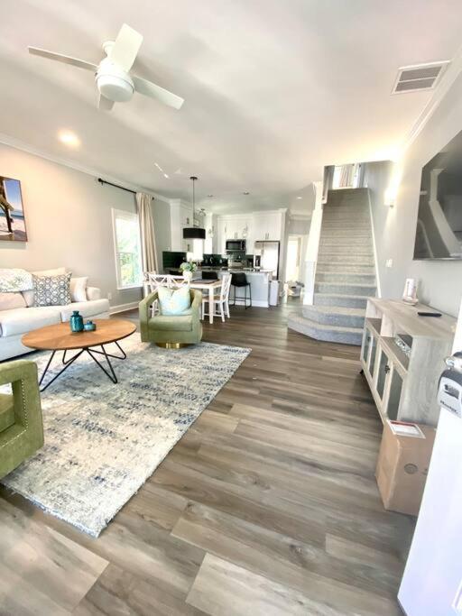 | Henderson Haven 4 BR / 3 BA Villa, Steps to Beach