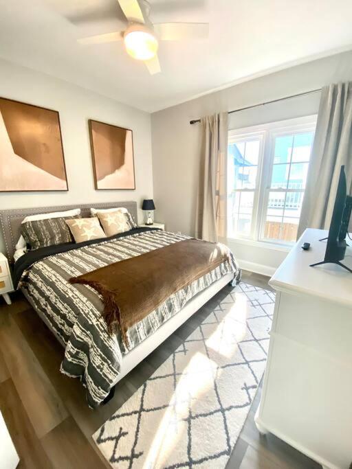 | Henderson Haven 4 BR / 3 BA Villa, Steps to Beach