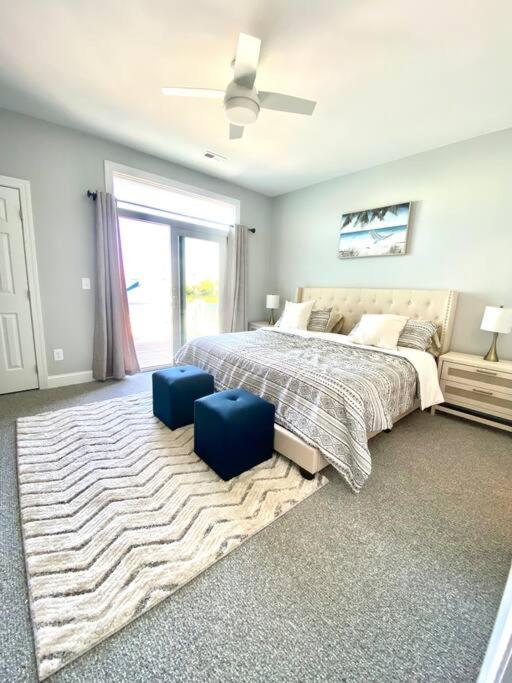 | Henderson Haven 4 BR / 3 BA Villa, Steps to Beach