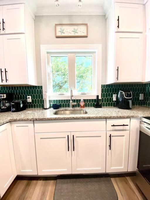| Henderson Haven 4 BR / 3 BA Villa, Steps to Beach