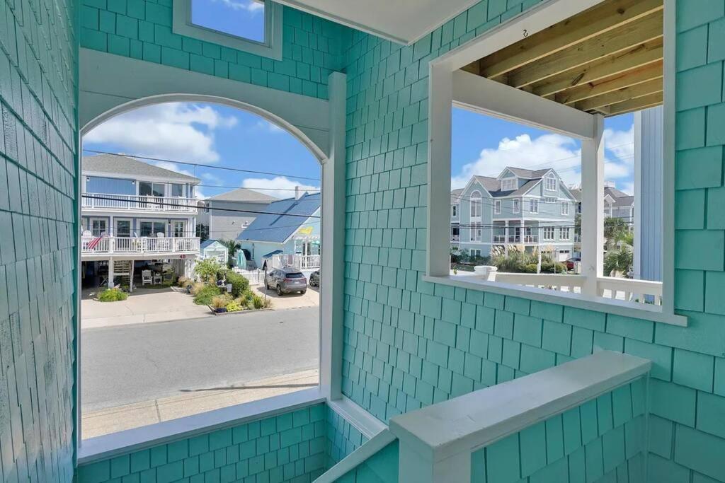 | Henderson Haven 4 BR / 3 BA Villa, Steps to Beach