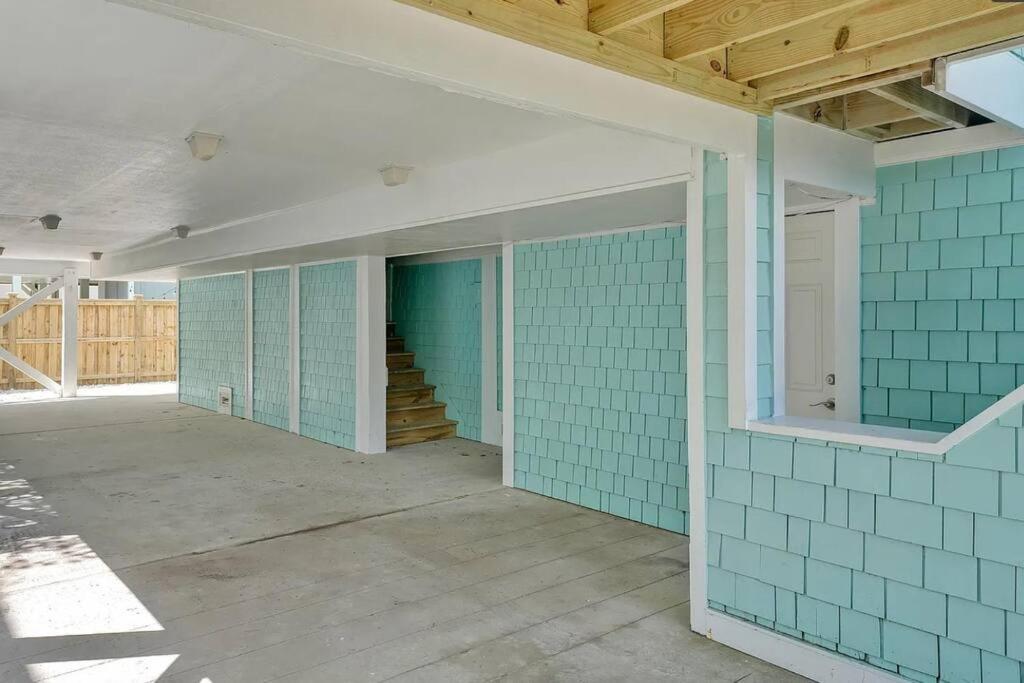 | Henderson Haven 4 BR / 3 BA Villa, Steps to Beach