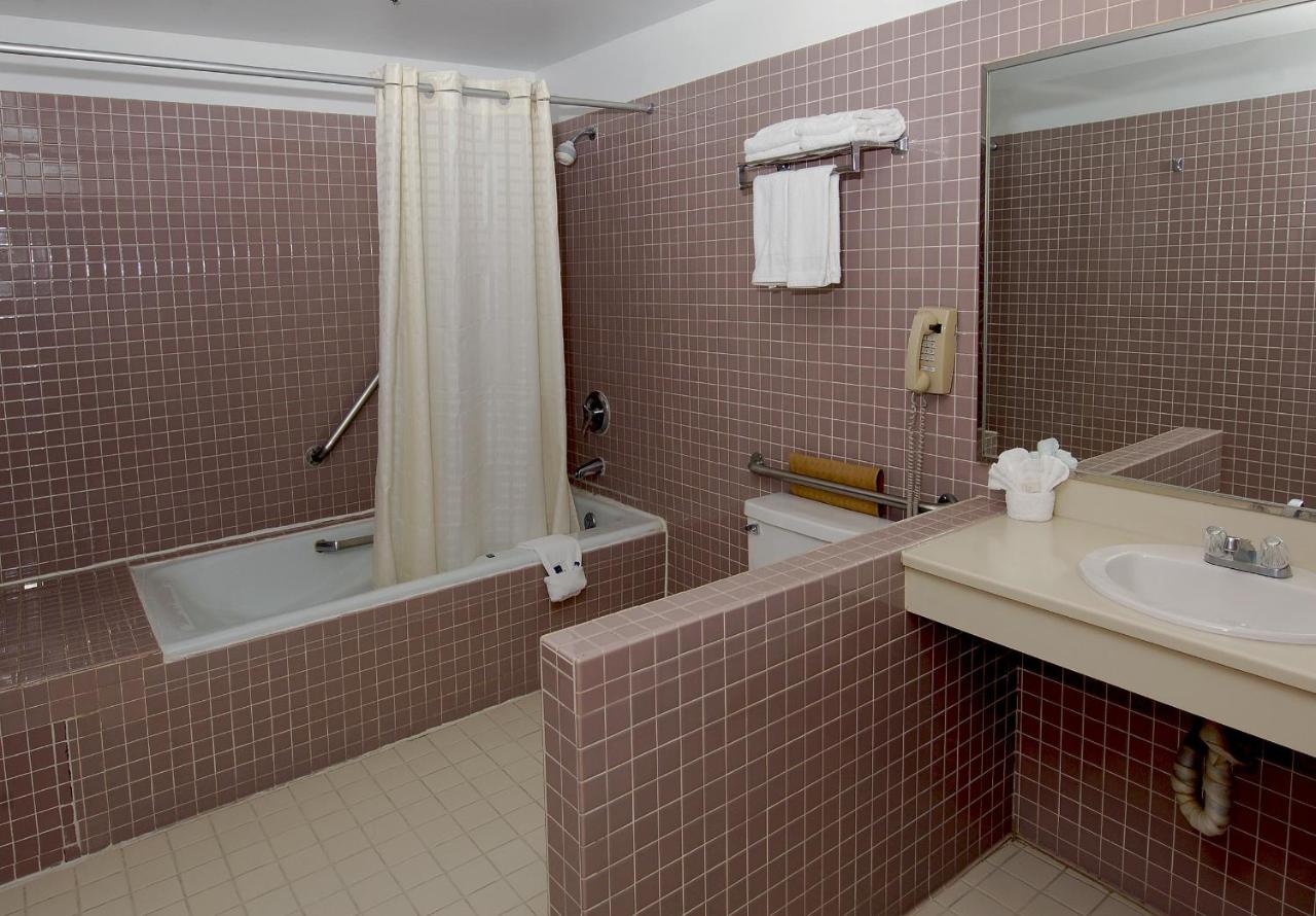 Standard Queen Room with Two Queen Beds at Metro Plaza Hotel