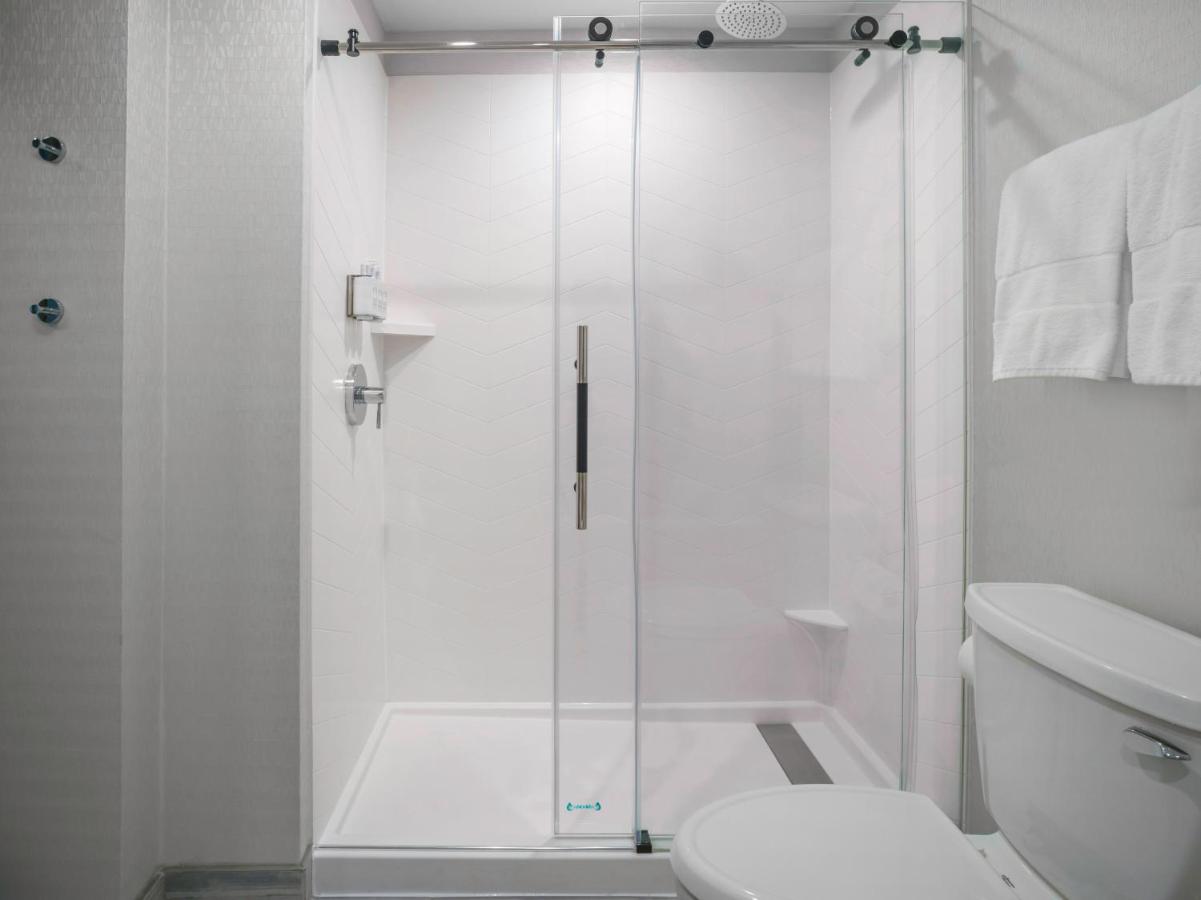 Standard King Room - Windowless at voco Niagara Falls - The Cadence by IHG