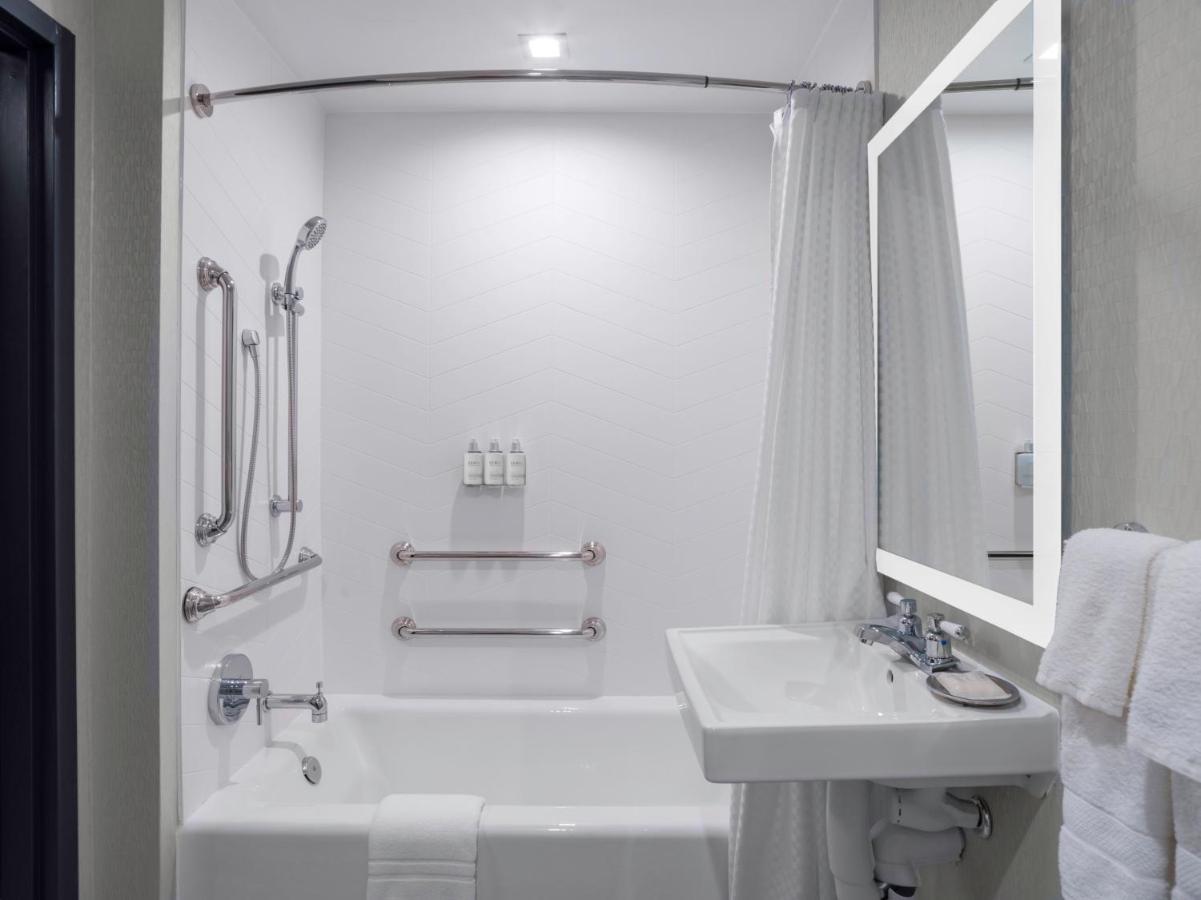 Standard Double Room with Two Double Beds at voco Niagara Falls - The Cadence by IHG