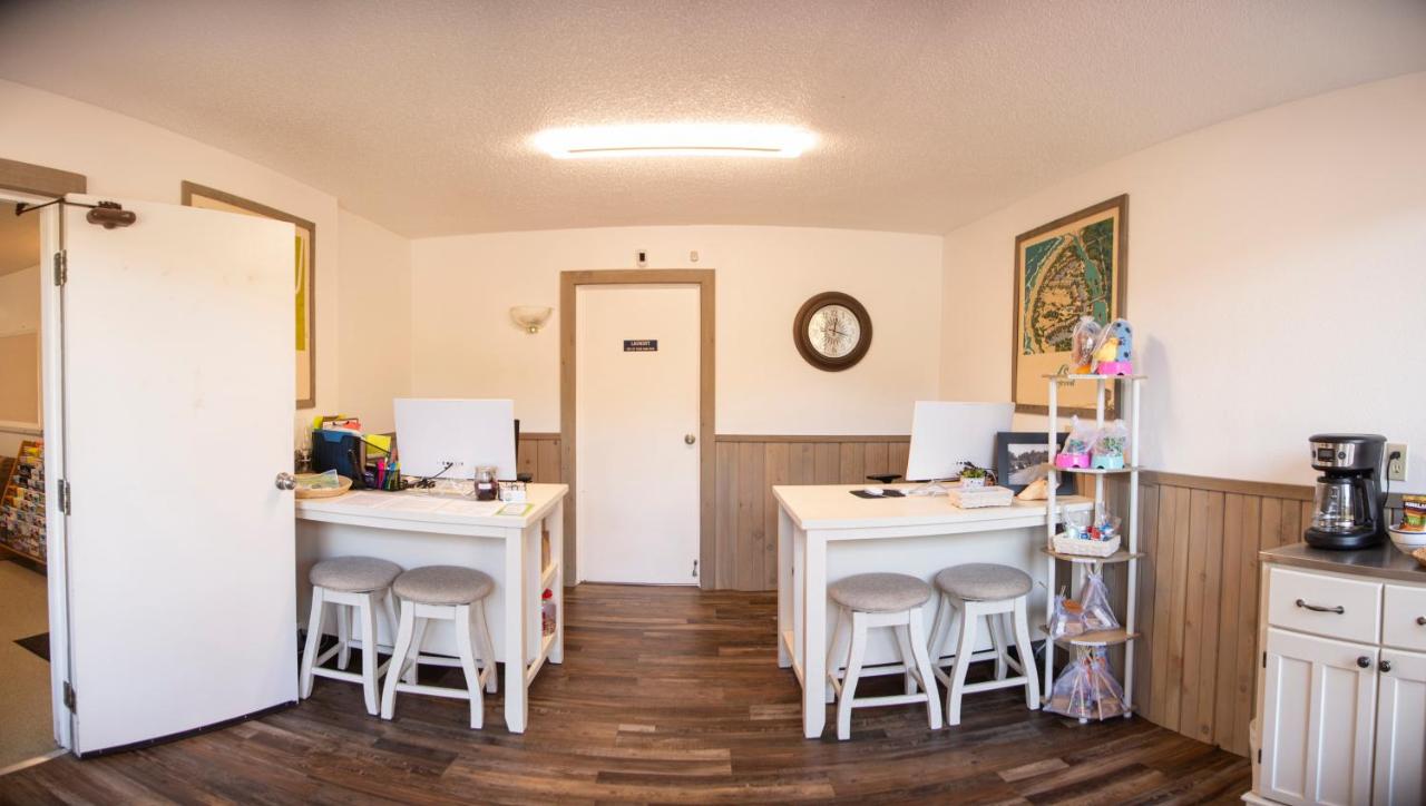 | Surfcrest Resort
