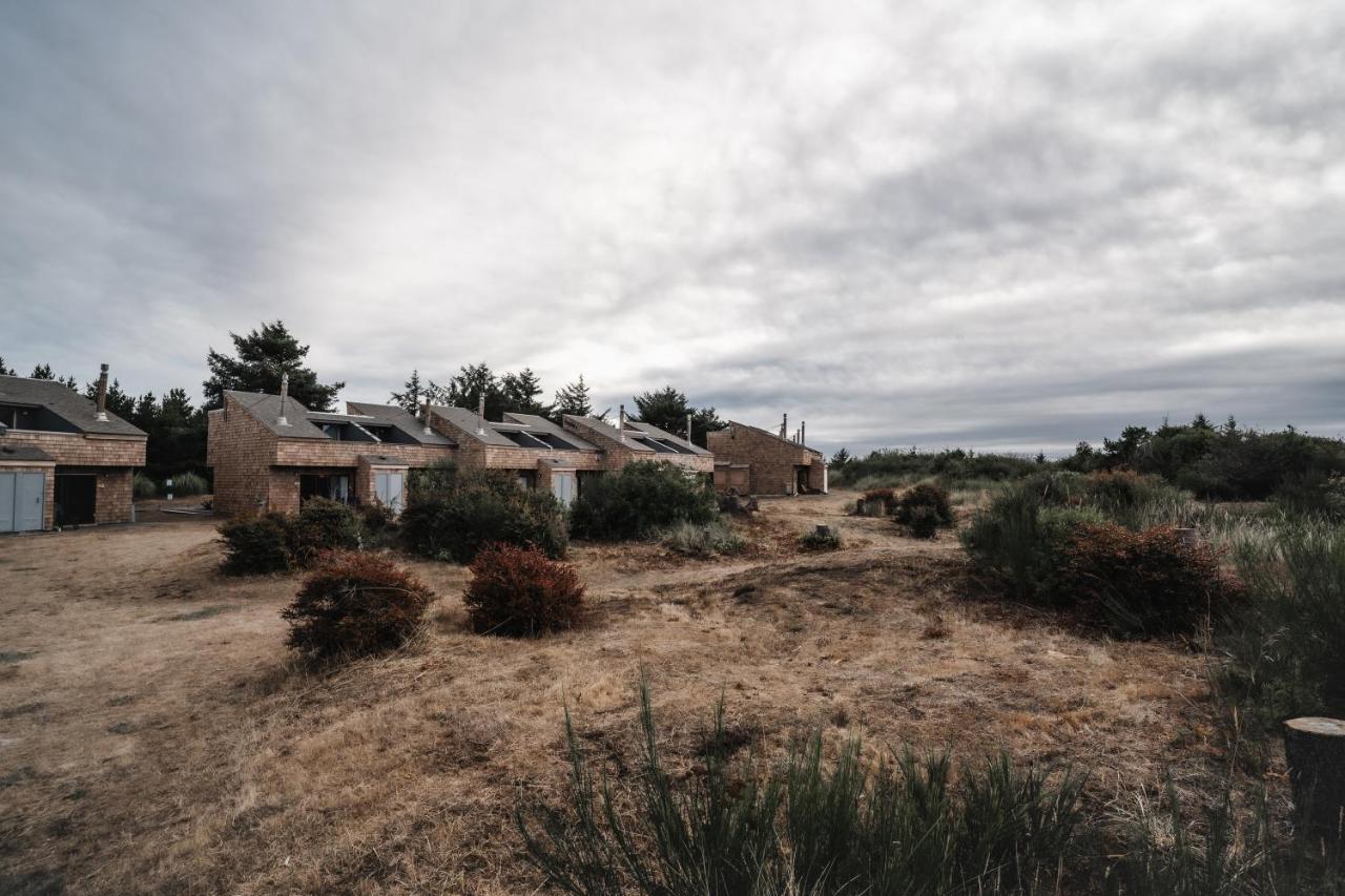 | Surfcrest Resort