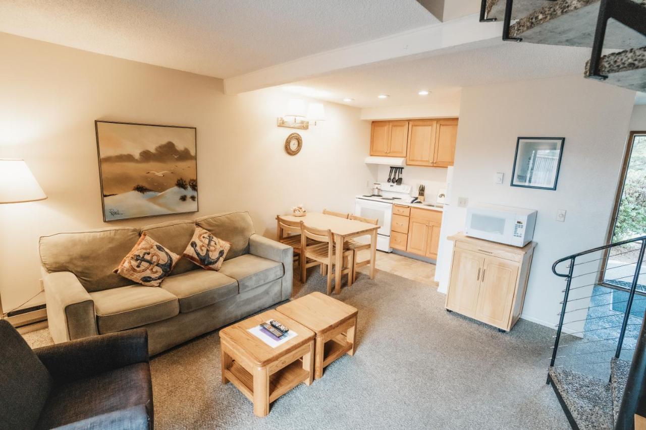 | Surfcrest Resort