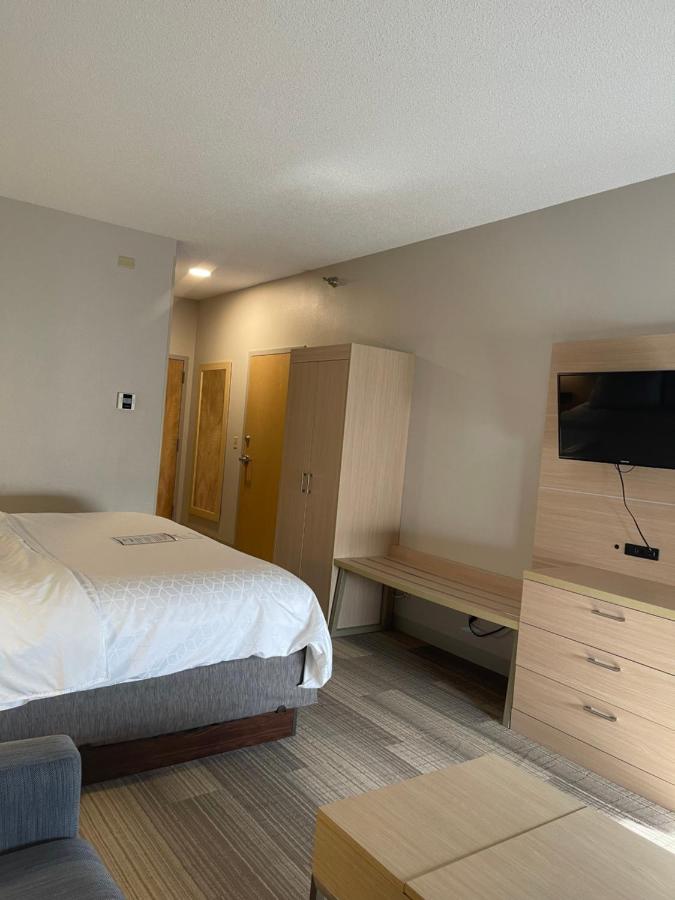 | Holiday Inn Express Cedar Rapids - Collins Road, an IHG Hotel