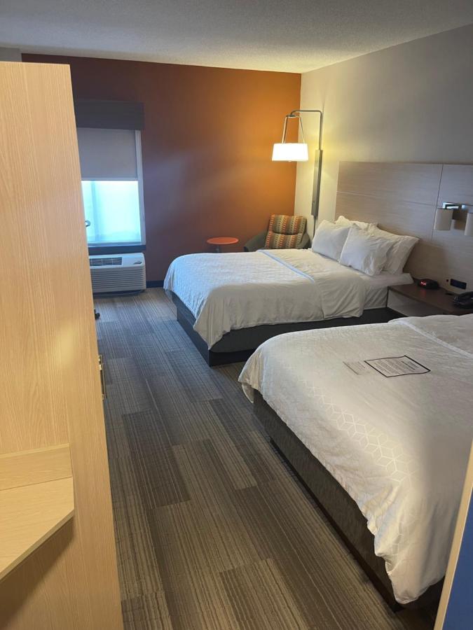 | Holiday Inn Express Cedar Rapids - Collins Road, an IHG Hotel