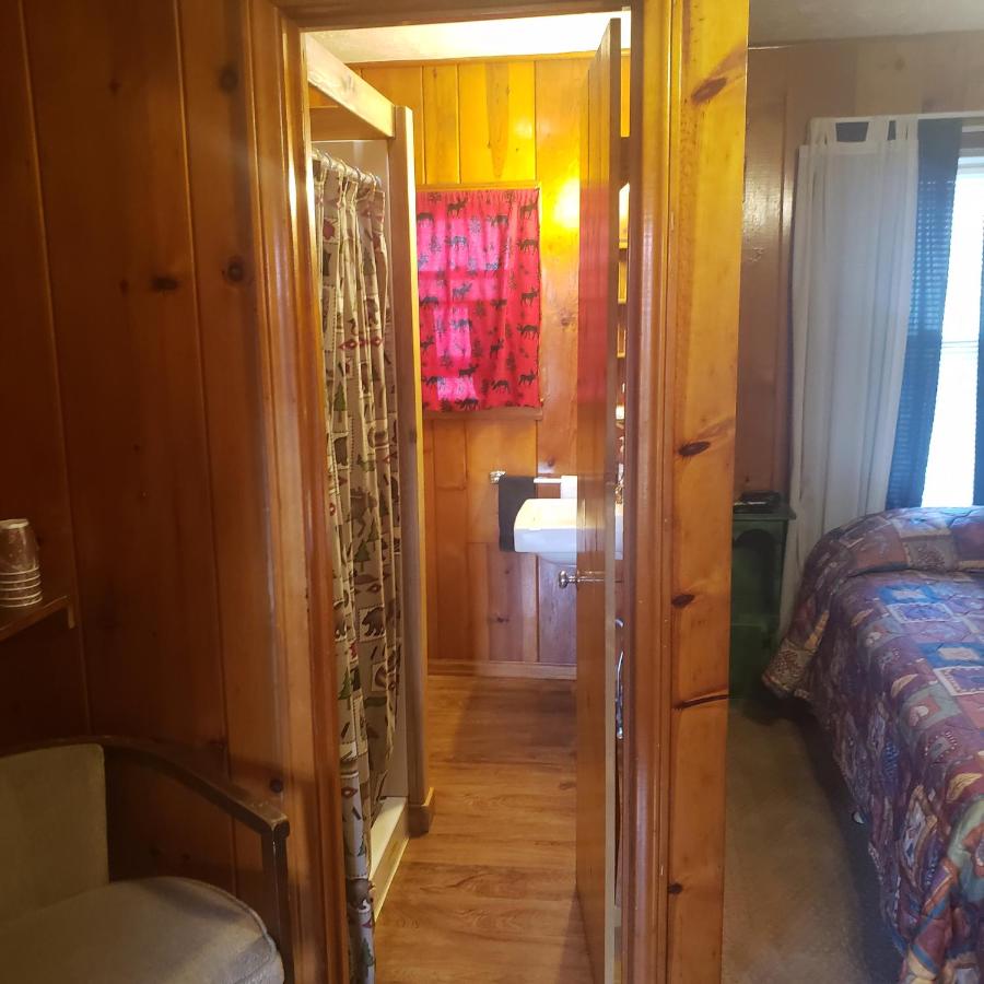 | Birchwood Motel