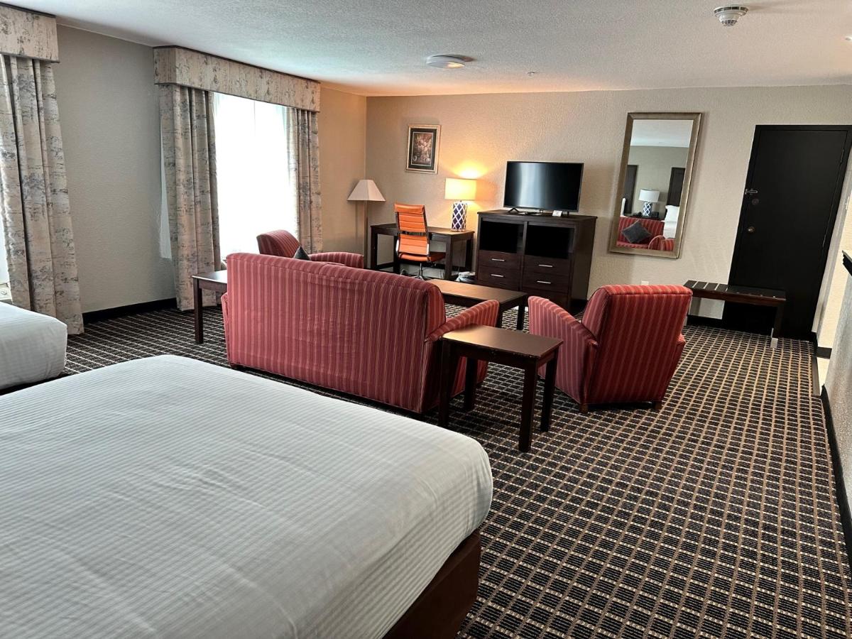 Executive Suite at Alexis Hotel & Banquets Dallas Park Central Galleria