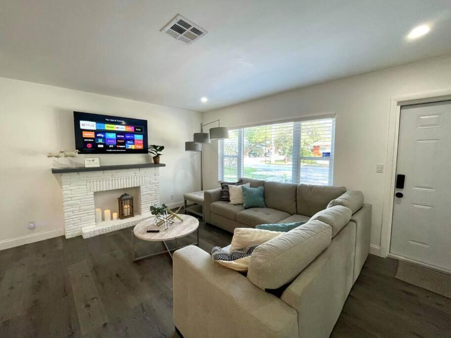 | The House with the Best Pool Area in Ft Lauderdale