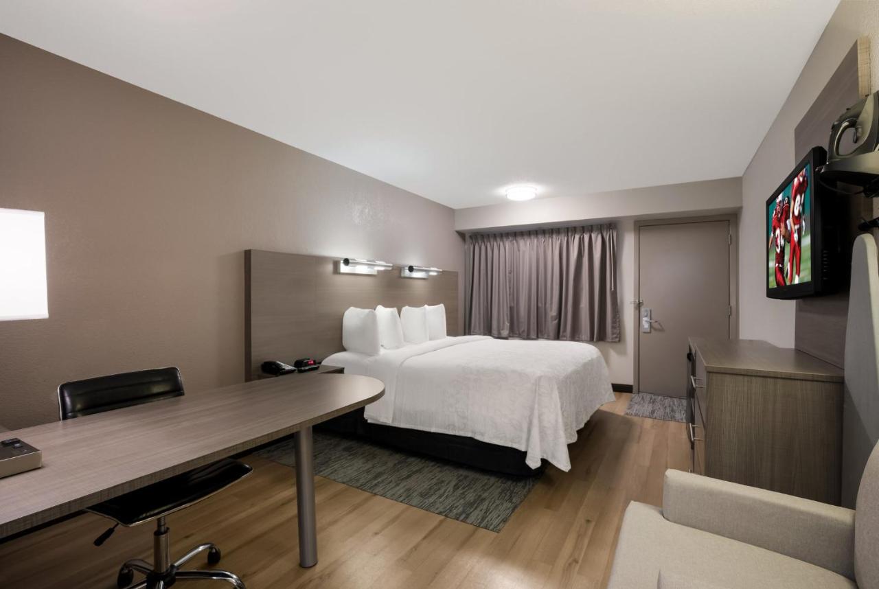 Superior King Room Disability Access Roll-ln Shower Smoke Free at Red Roof Inn PLUS+ Chicago - Naperville