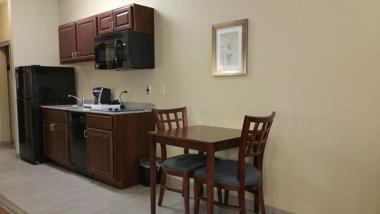 King Suite with Kitchenette - Non-Smoking at Best Western Plus Boardman Inn & Suites