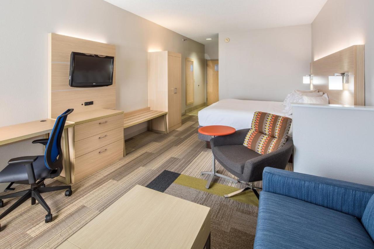 | Holiday Inn Express Cedar Rapids - Collins Road, an IHG Hotel