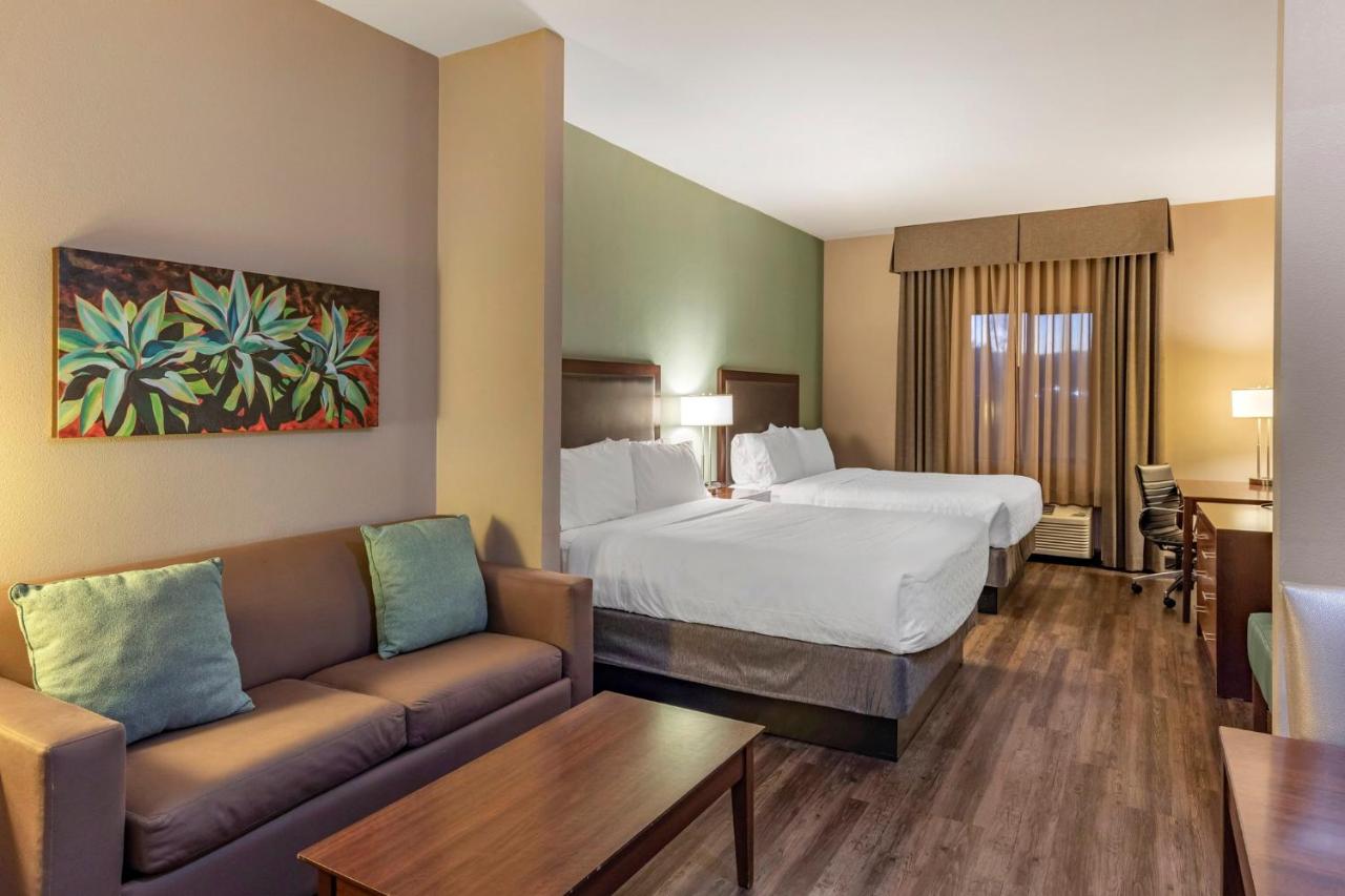 Feature Room with Two Double Beds - Non-Smoking at Holiday Inn Express & Suites Indio - Coachella Valley by IHG