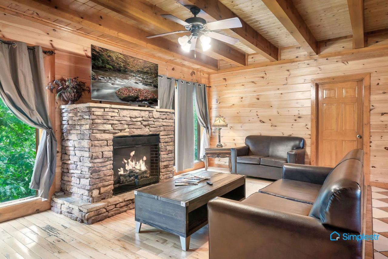 | Game Room 4 Private Spa Tubs BBQ Theater Pool