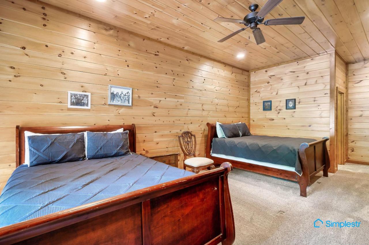 | Game Room 4 Private Spa Tubs BBQ Theater Pool