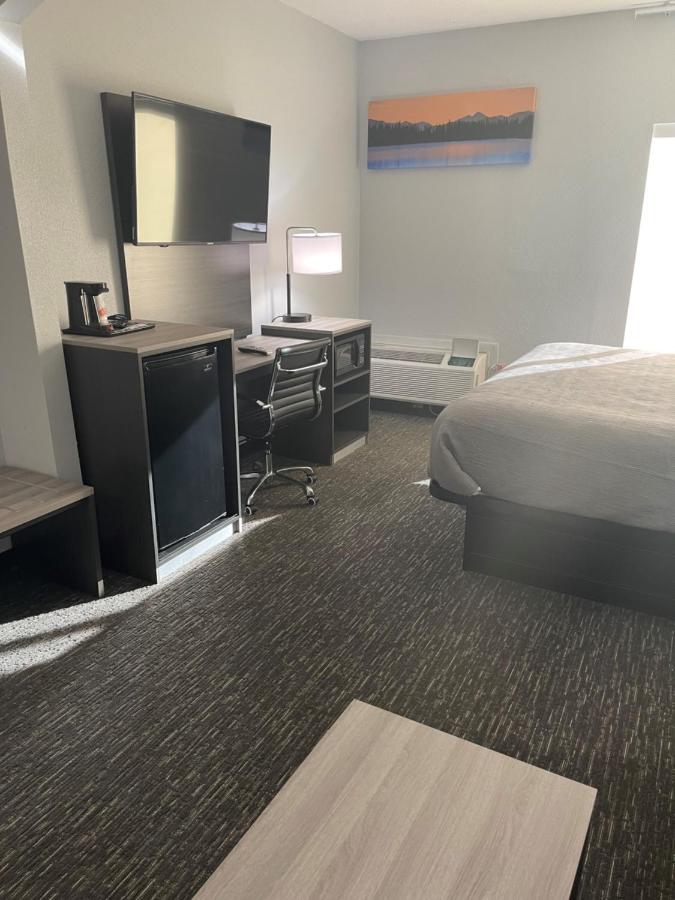 King Suite - Non Smoking at Quality Suites Abilene Mall Area