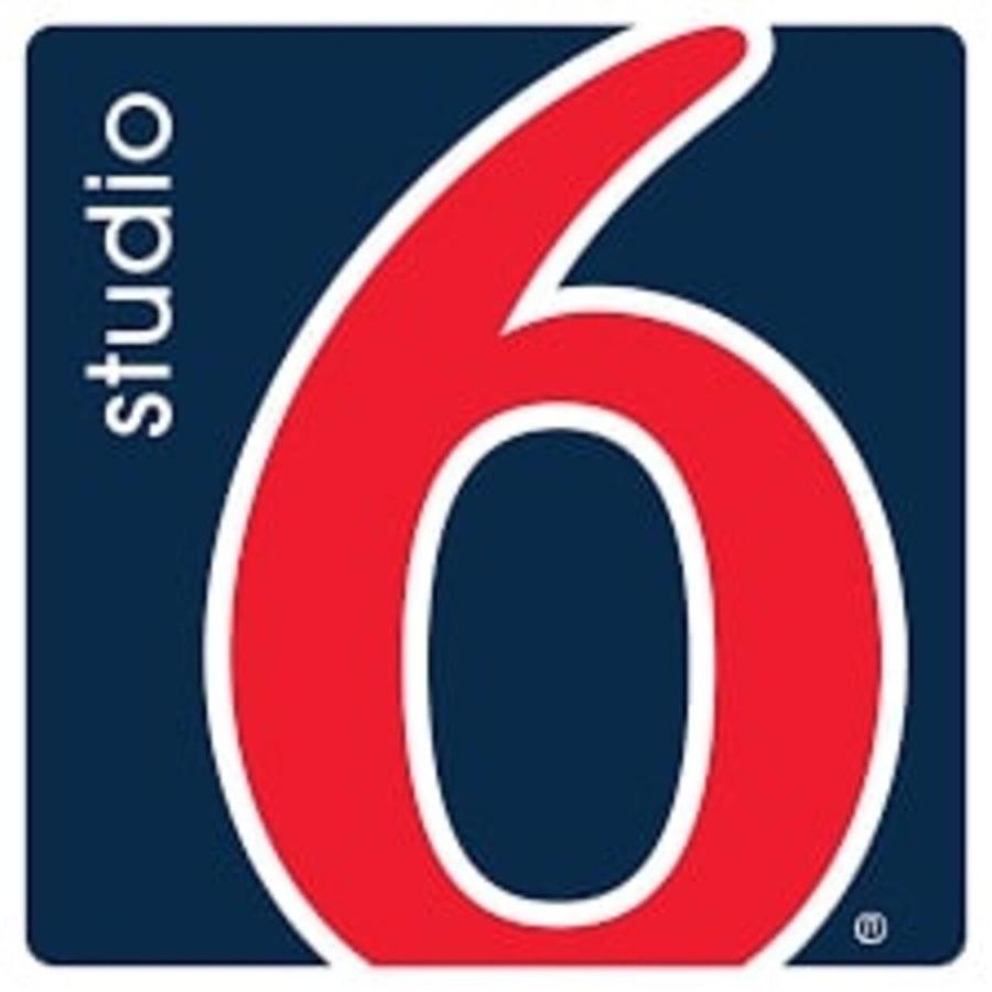Deluxe King Room - Non-Smoking at Motel 6 Catonsville MD Baltimore West
