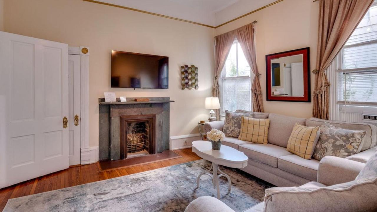 | Forsyth Park 2 Bedroom Beauty