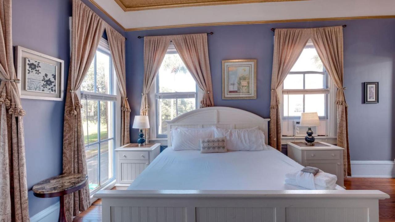 | Forsyth Park 2 Bedroom Beauty