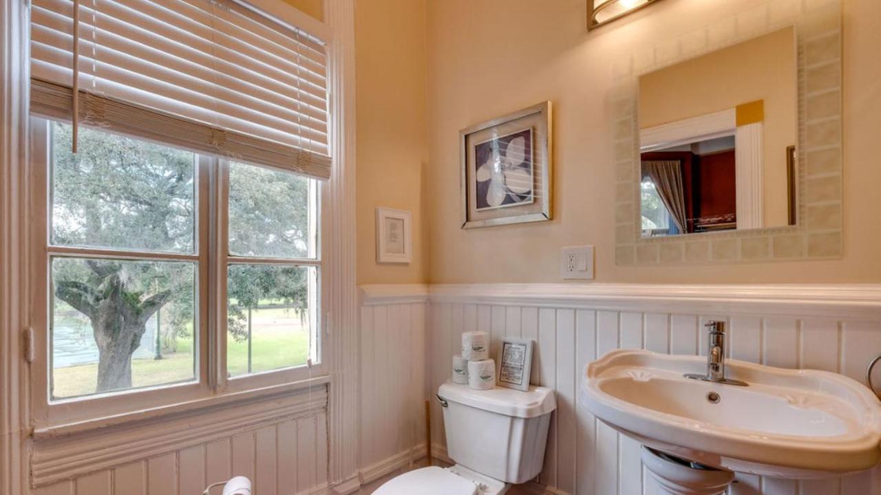 | Forsyth Park 2 Bedroom Beauty