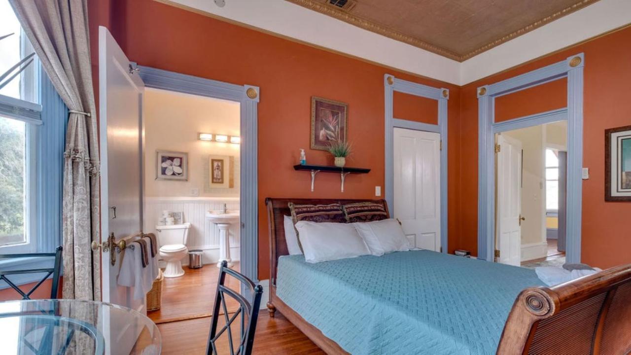 | Forsyth Park 2 Bedroom Beauty