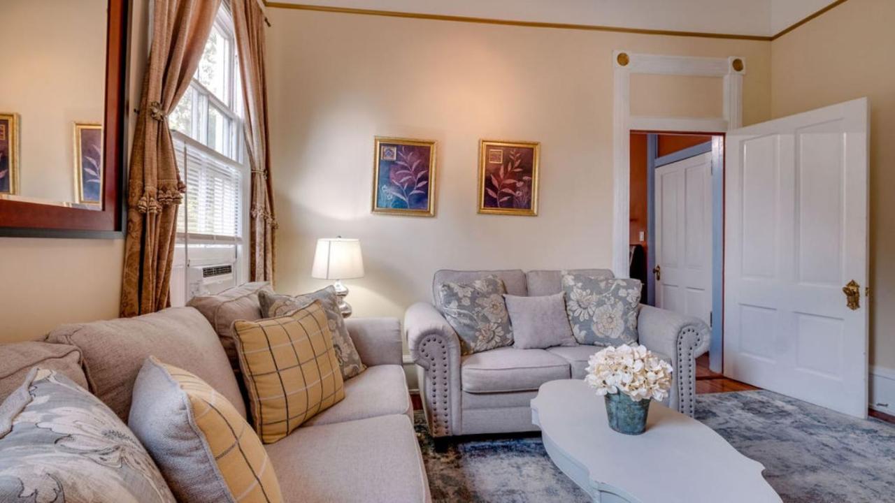 | Forsyth Park 2 Bedroom Beauty