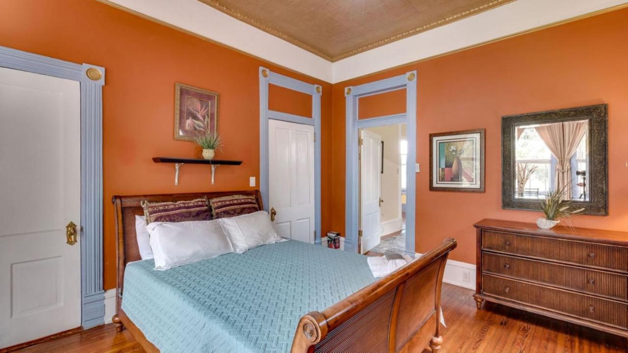 | Forsyth Park 2 Bedroom Beauty
