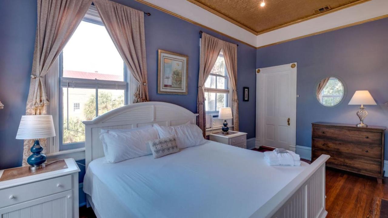 | Forsyth Park 2 Bedroom Beauty