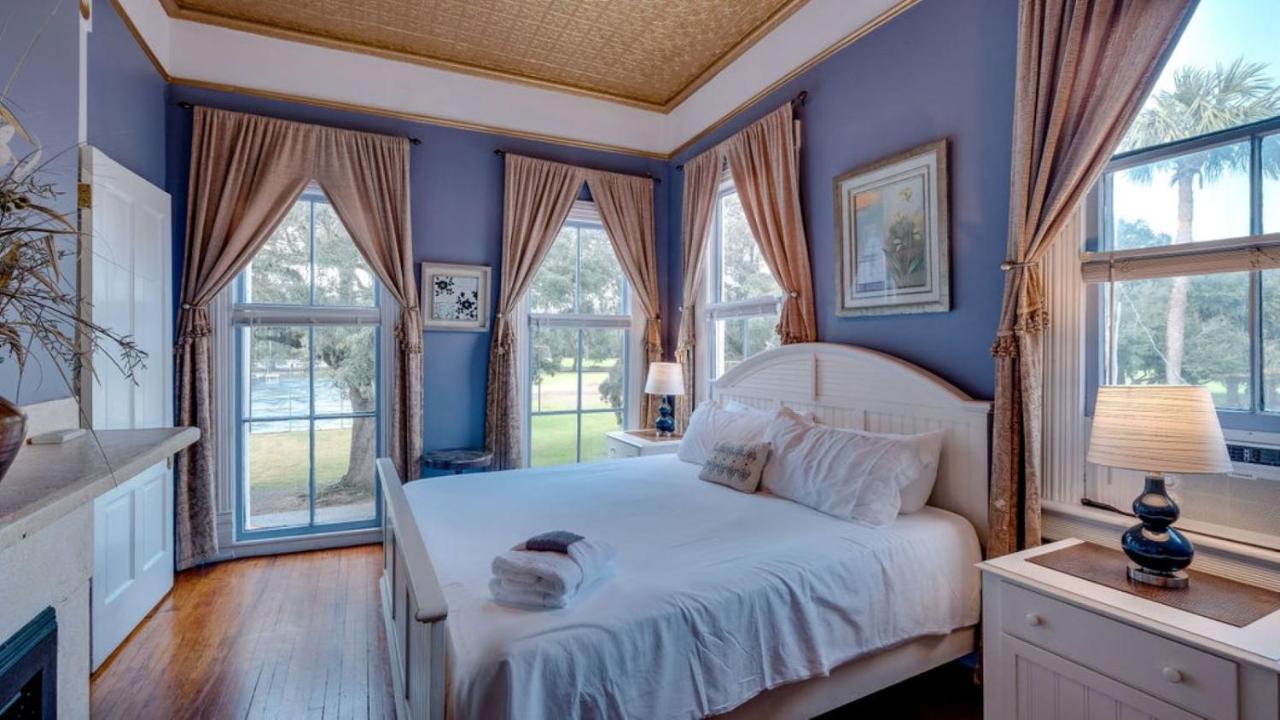 | Forsyth Park 2 Bedroom Beauty