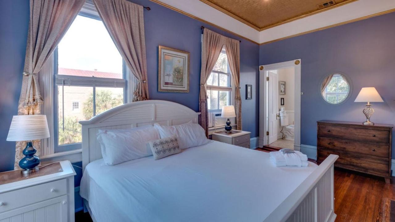 | Forsyth Park 2 Bedroom Beauty