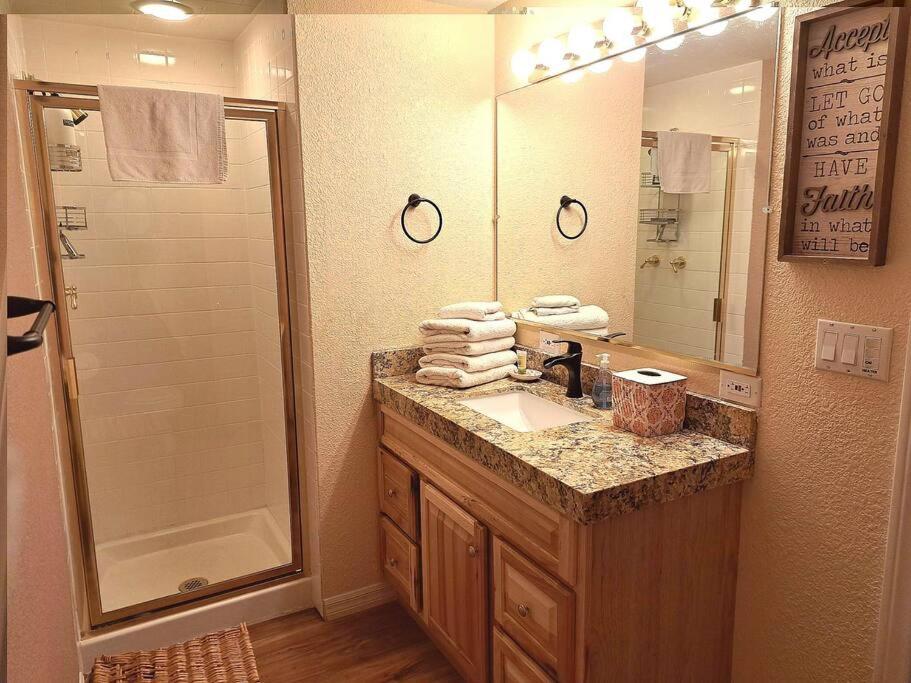 | Black Bear Lux Family Cabin 1 mi from Village