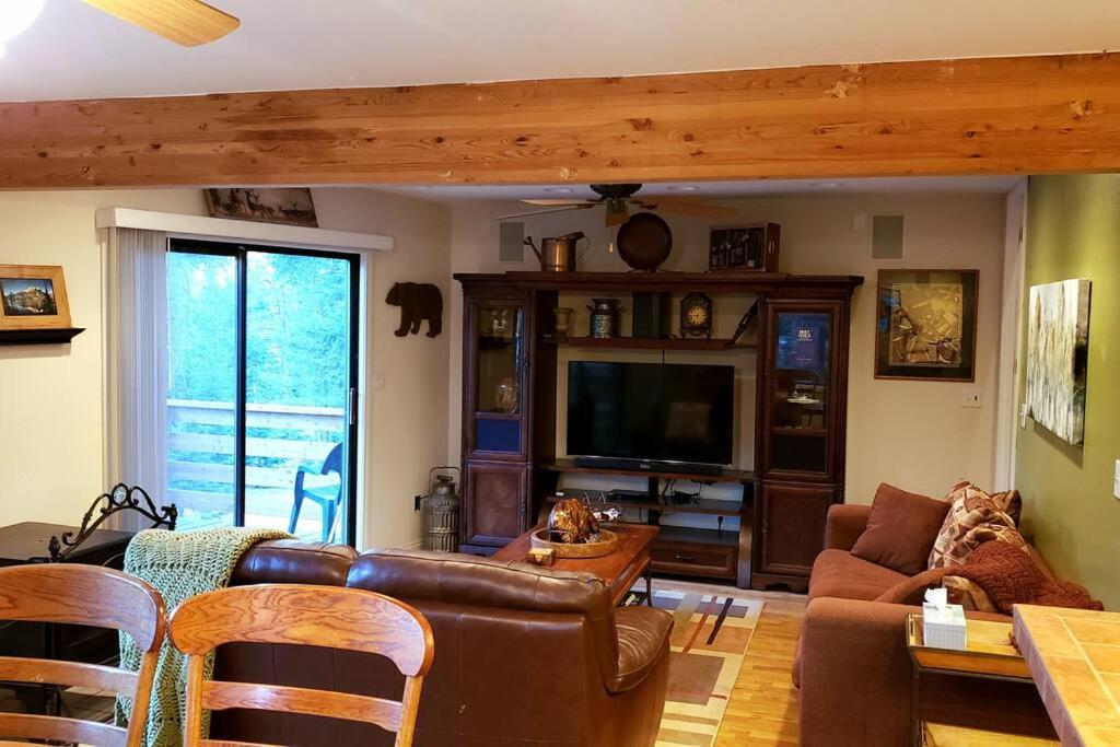 | Black Bear Lux Family Cabin 1 mi from Village