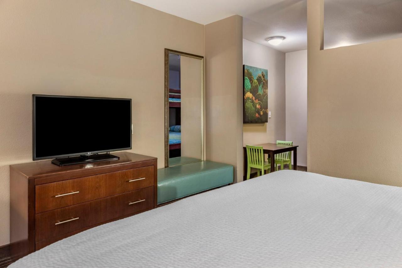 King Suite at Holiday Inn Express & Suites Indio - Coachella Valley by IHG