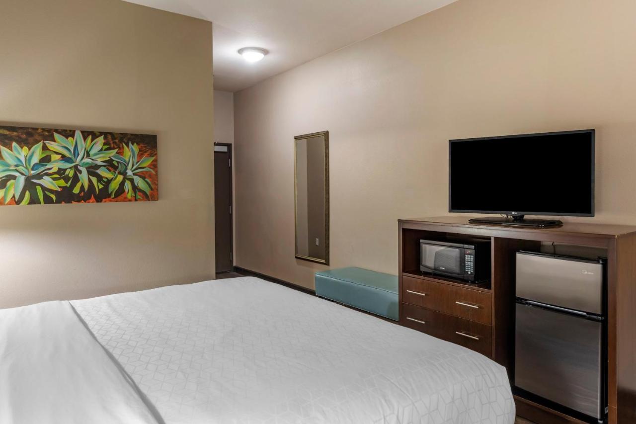 King Room - Mobility Access/Hearing Accessible at Holiday Inn Express & Suites Indio - Coachella Valley by IHG