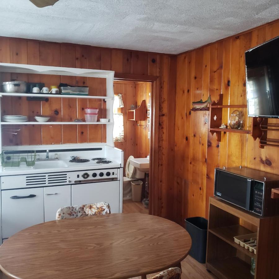 | Birchwood Motel